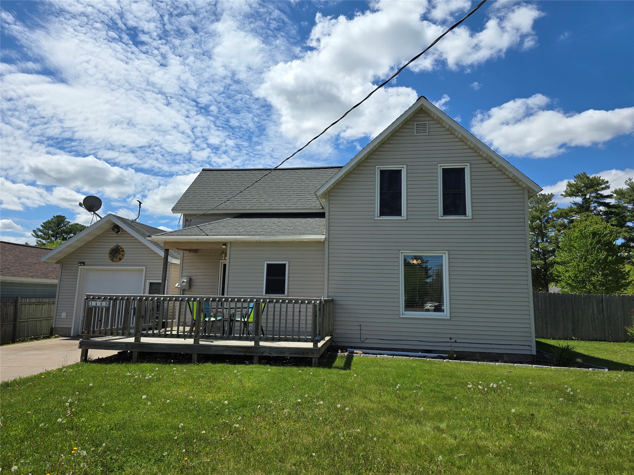 1425 3rd Street Property Photo 6