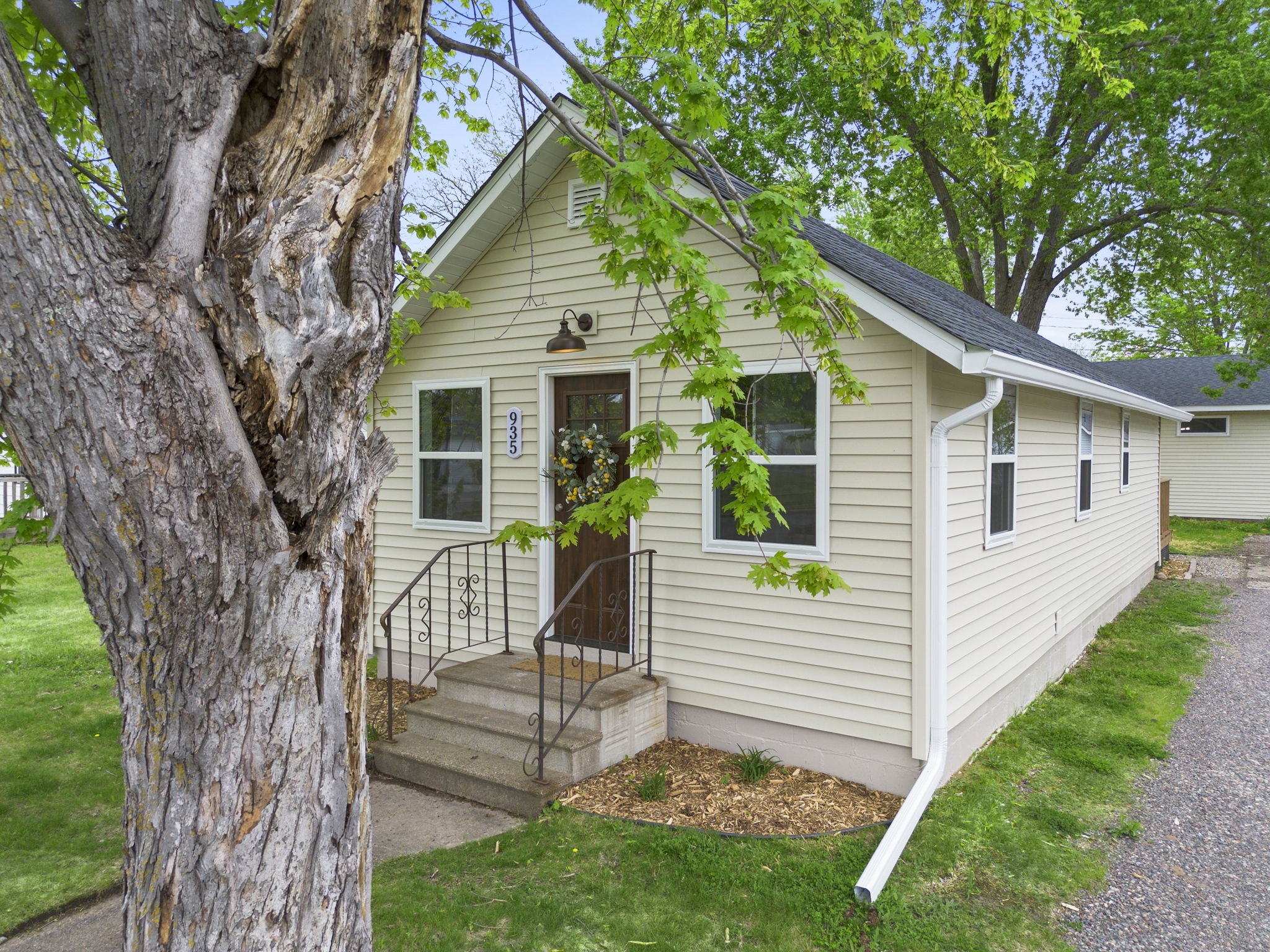935 Hammond Avenue Property Photo 2
