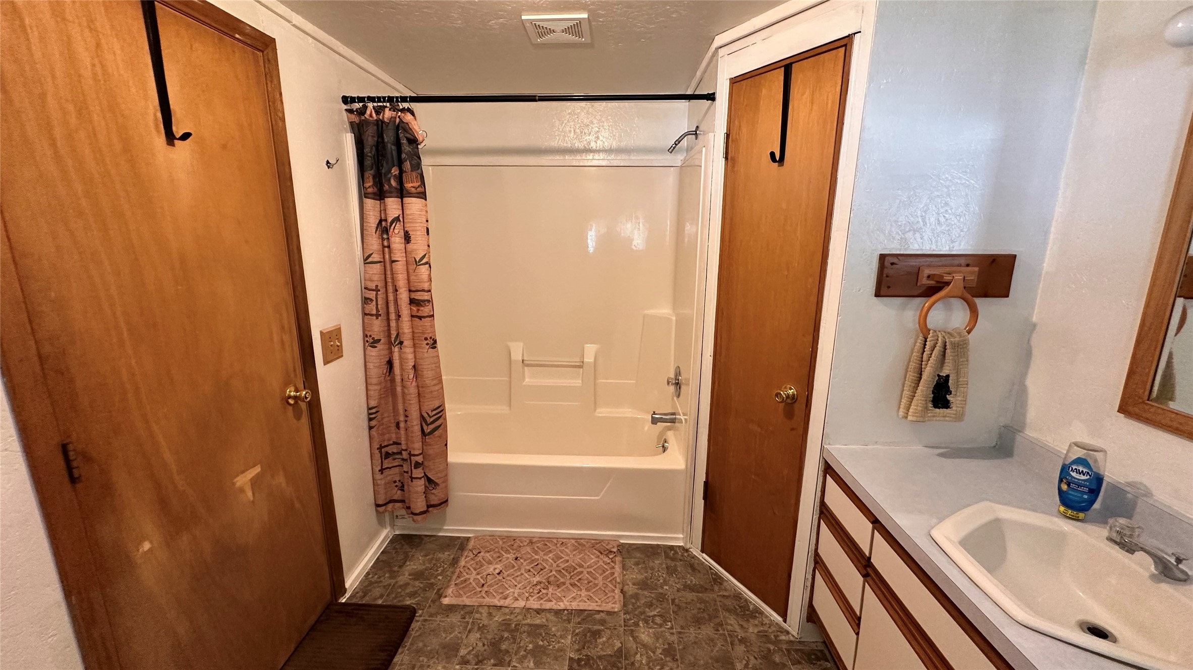 2812 Wilson Avenue Property Photo 10
