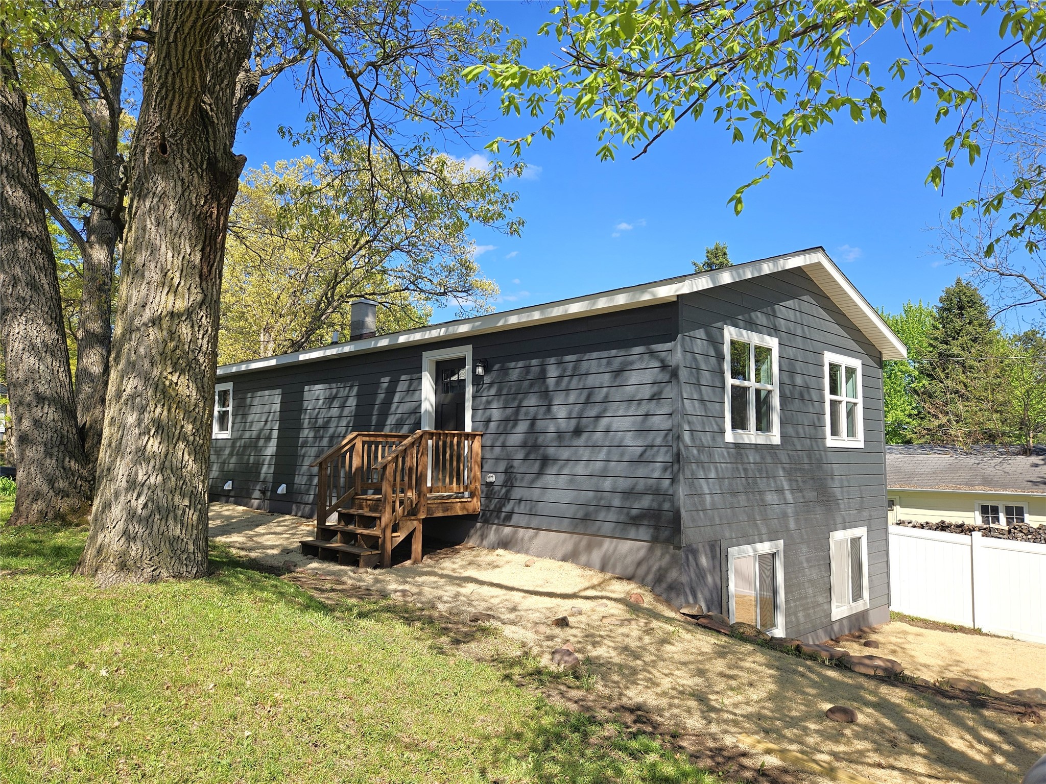 411 Poplar Street Property Photo 1