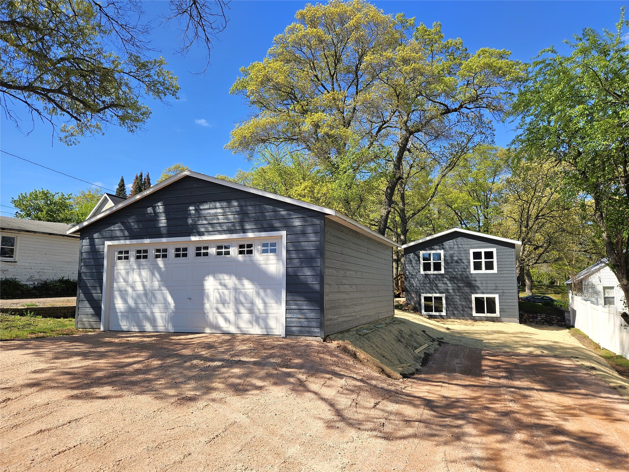 411 Poplar Street Property Photo 3