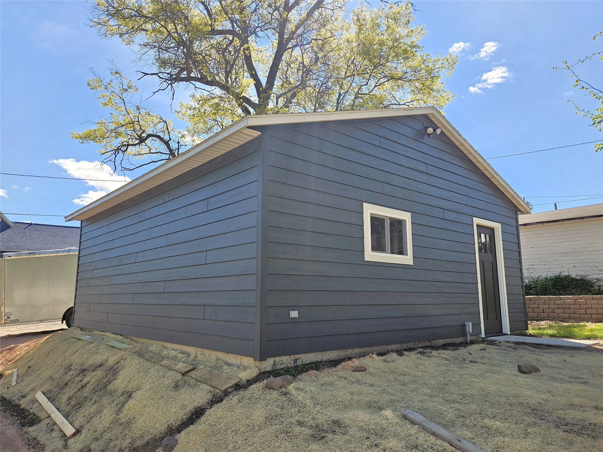 411 Poplar Street Property Photo 8