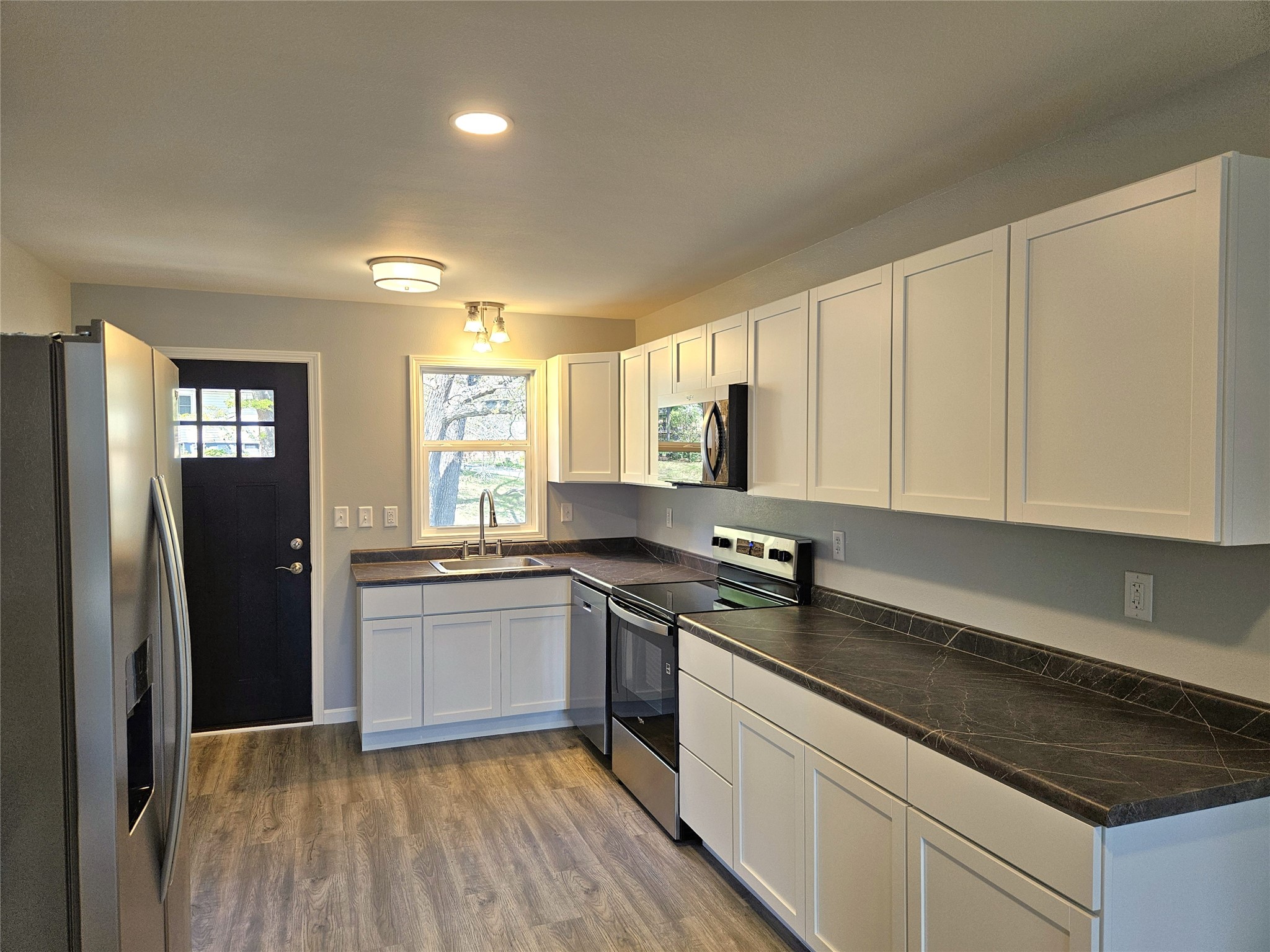 411 Poplar Street Property Photo 10