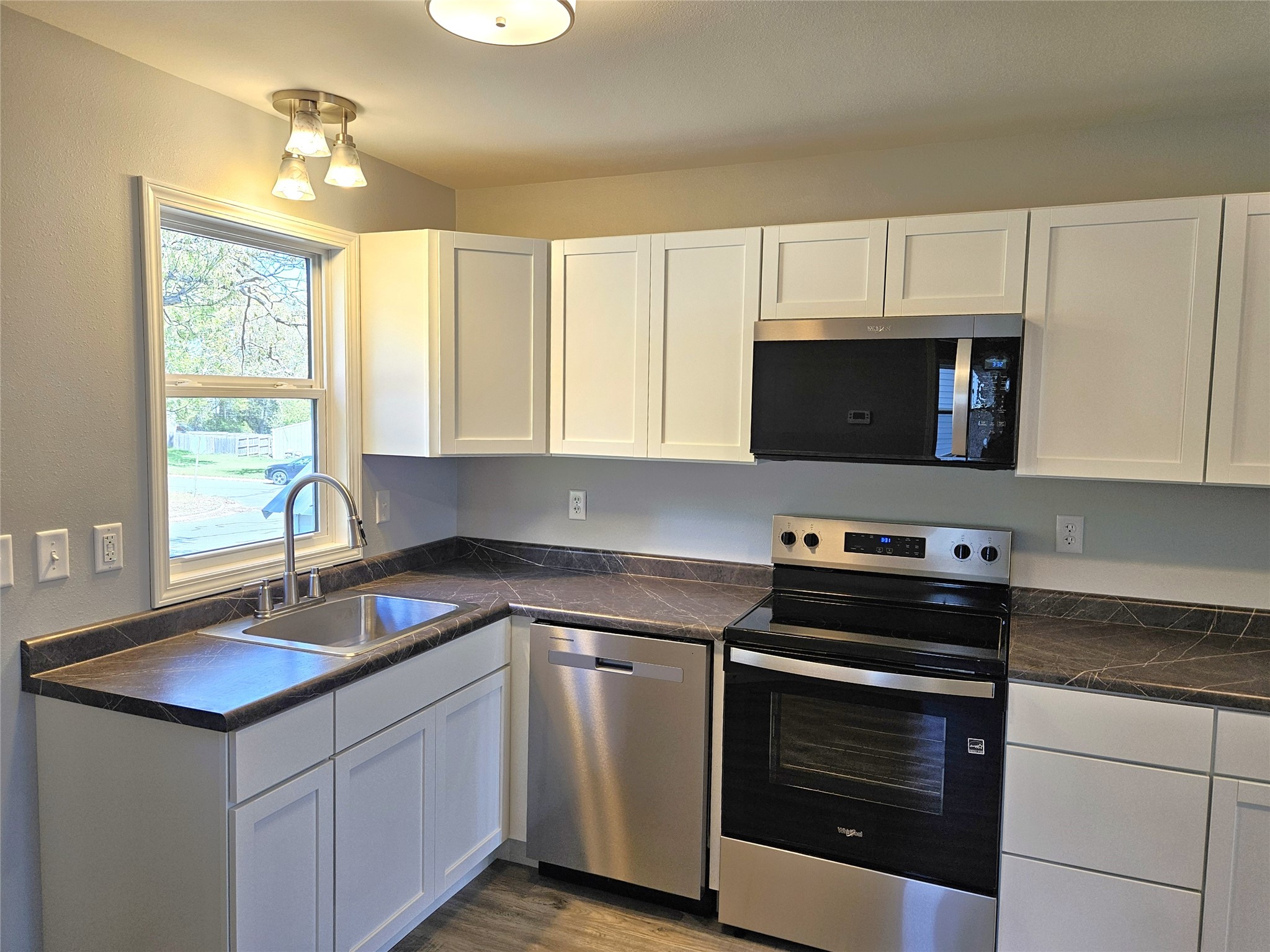 411 Poplar Street Property Photo 11