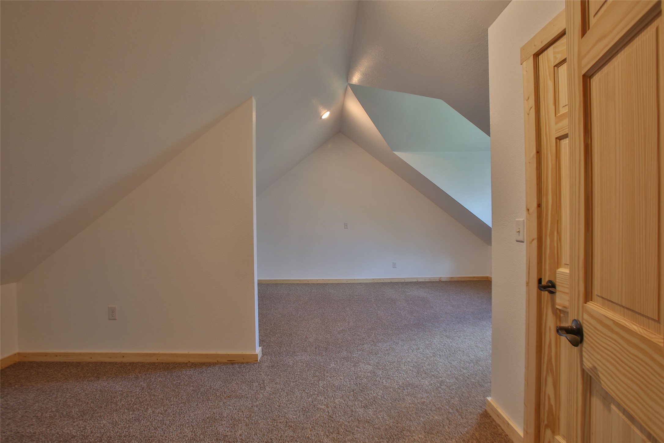 W16218 Manglos Avenue Property Photo 44