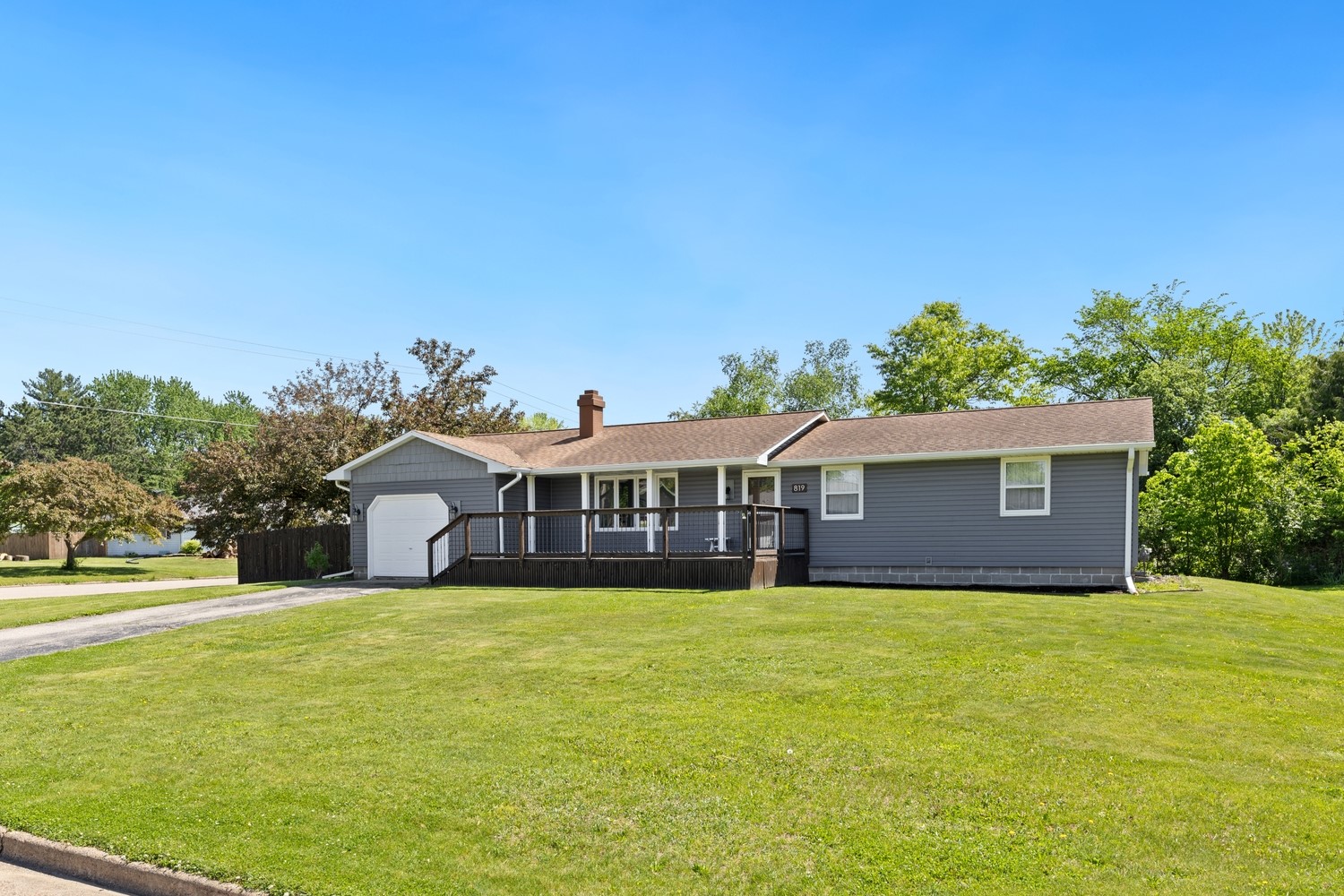 819 Forrest Street Property Photo 2