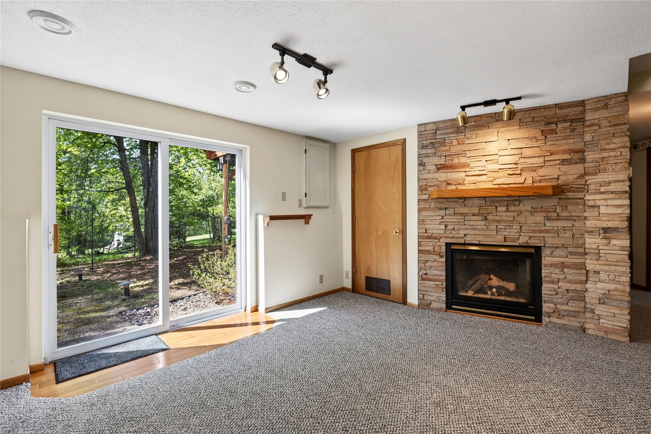 9124 E Hill Top Drive Property Photo 7