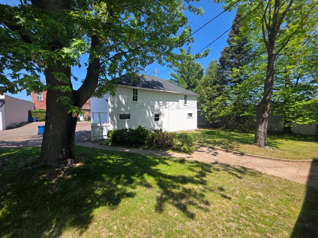 9 4th Avenue Property Photo 8