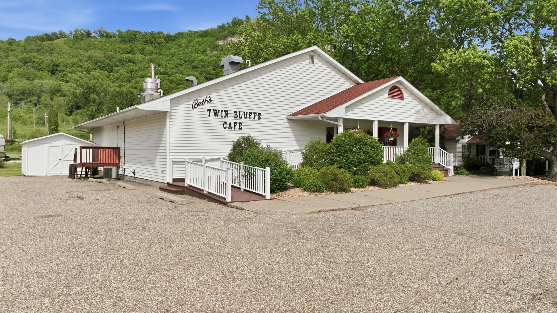 1601736 Property Photo 2