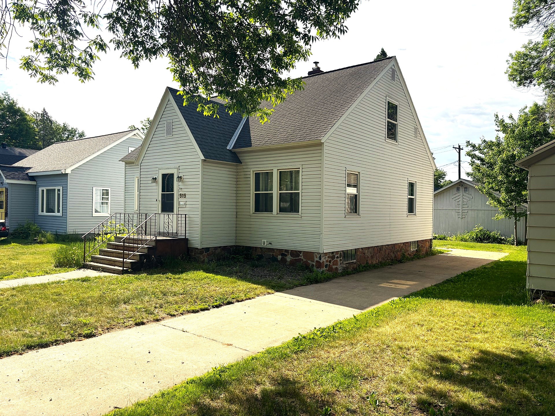 515 Oak Street Property Photo 3