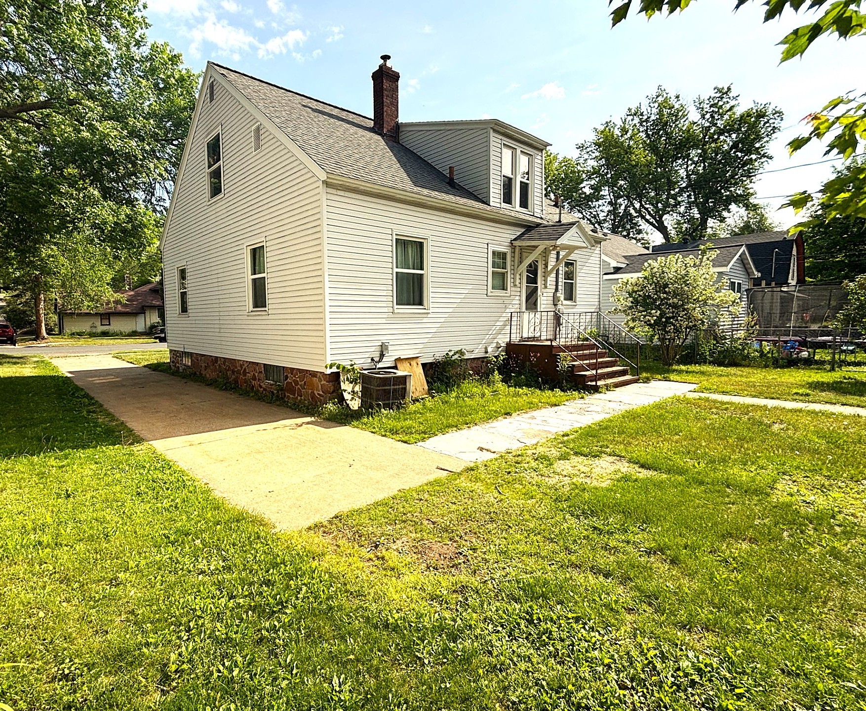 515 Oak Street Property Photo 4