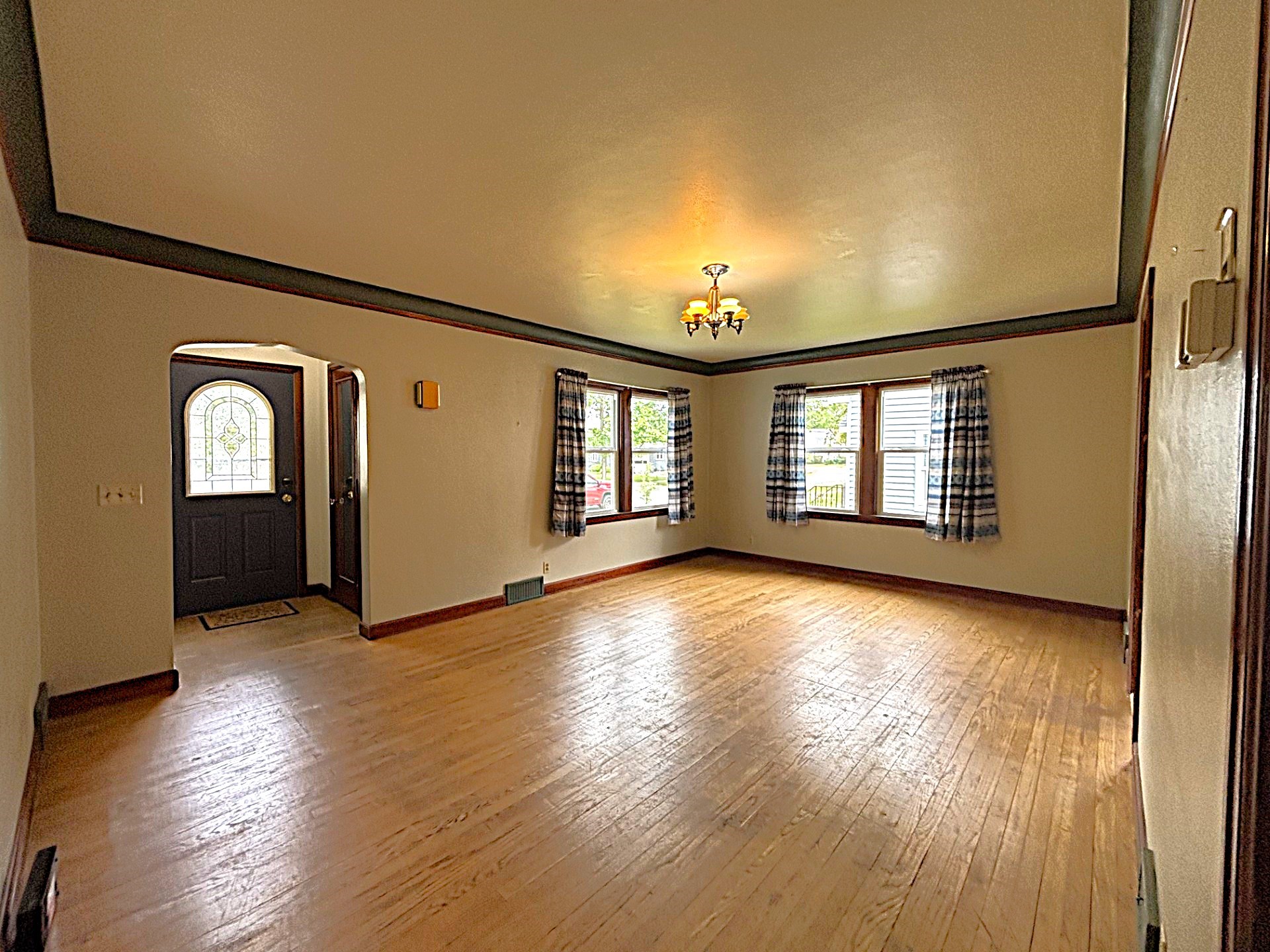 515 Oak Street Property Photo 6