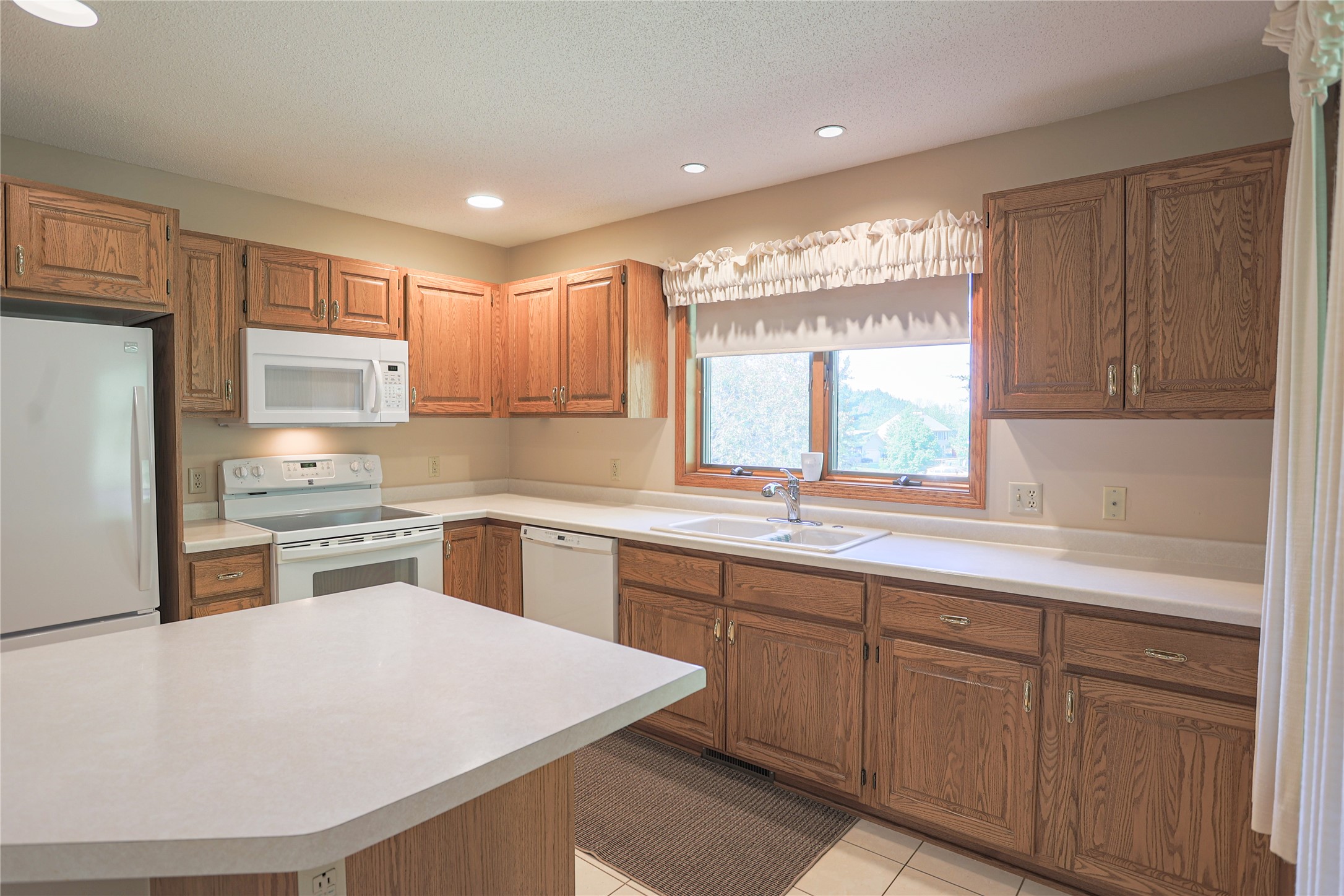 1825 Golf View Drive Property Photo 5