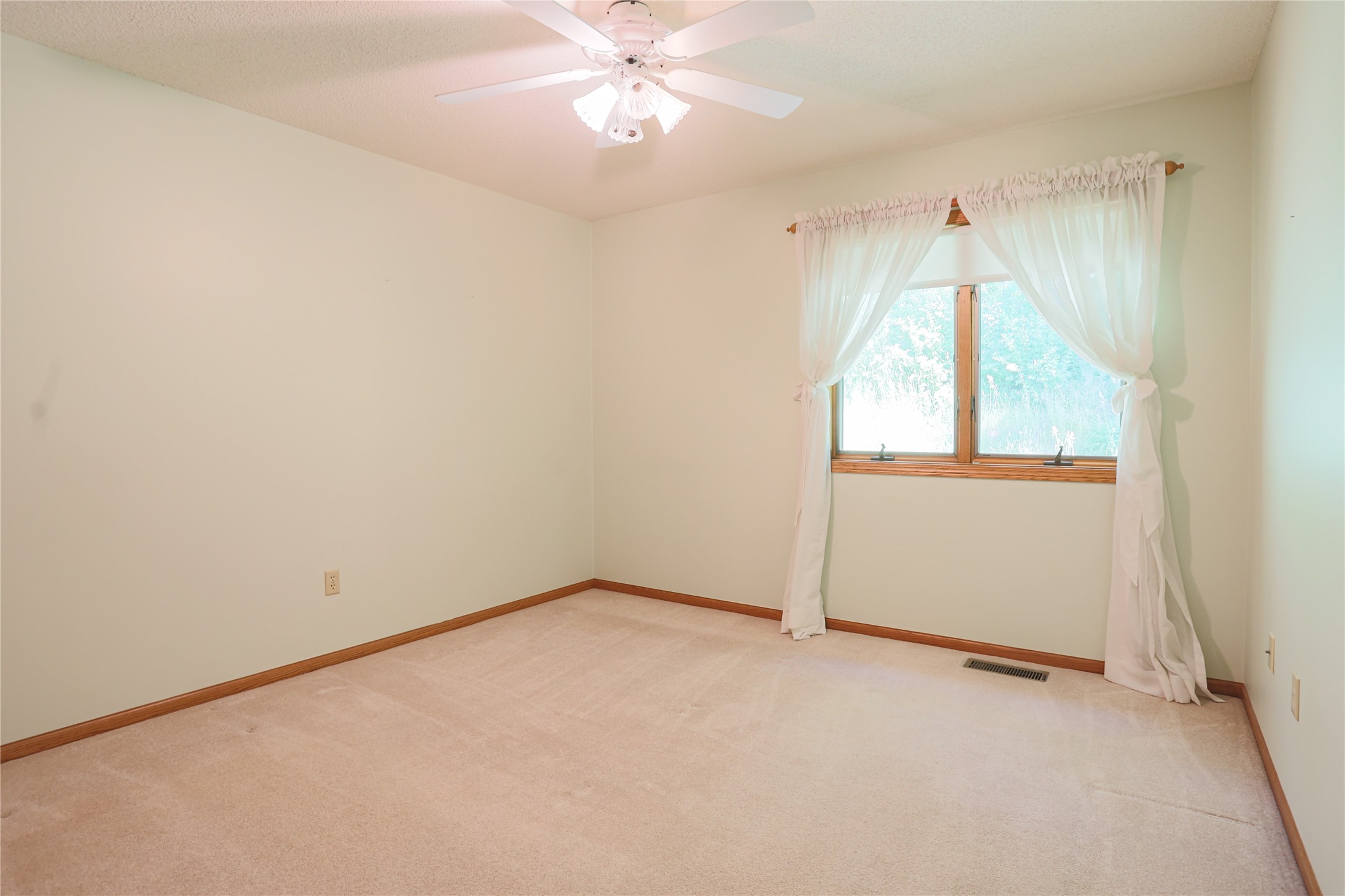 1825 Golf View Drive Property Photo 11