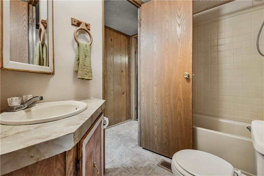 2204 N County Road E Property Photo 20