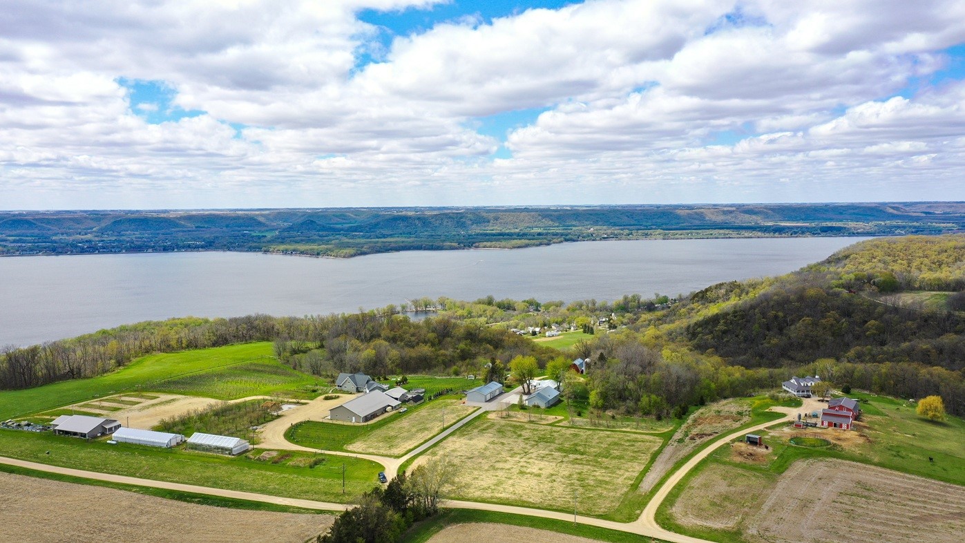 N2095 Twin Bluff Lane Property Photo 4