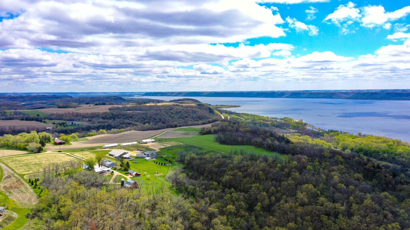 N2095 Twin Bluff Lane Property Photo 5