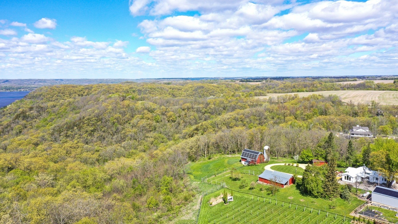 N2095 Twin Bluff Lane Property Photo 7