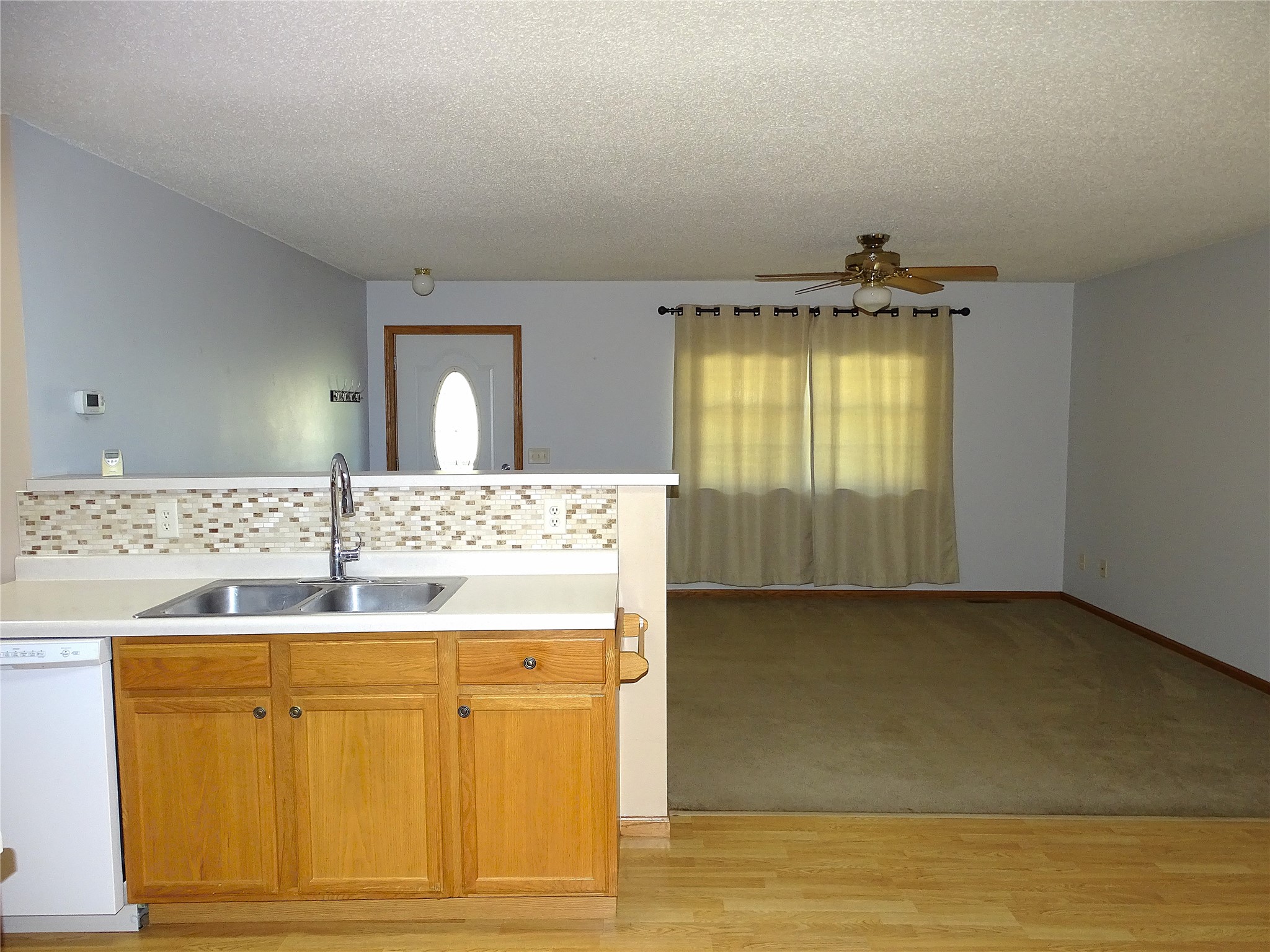186 Country Lane Property Photo 6