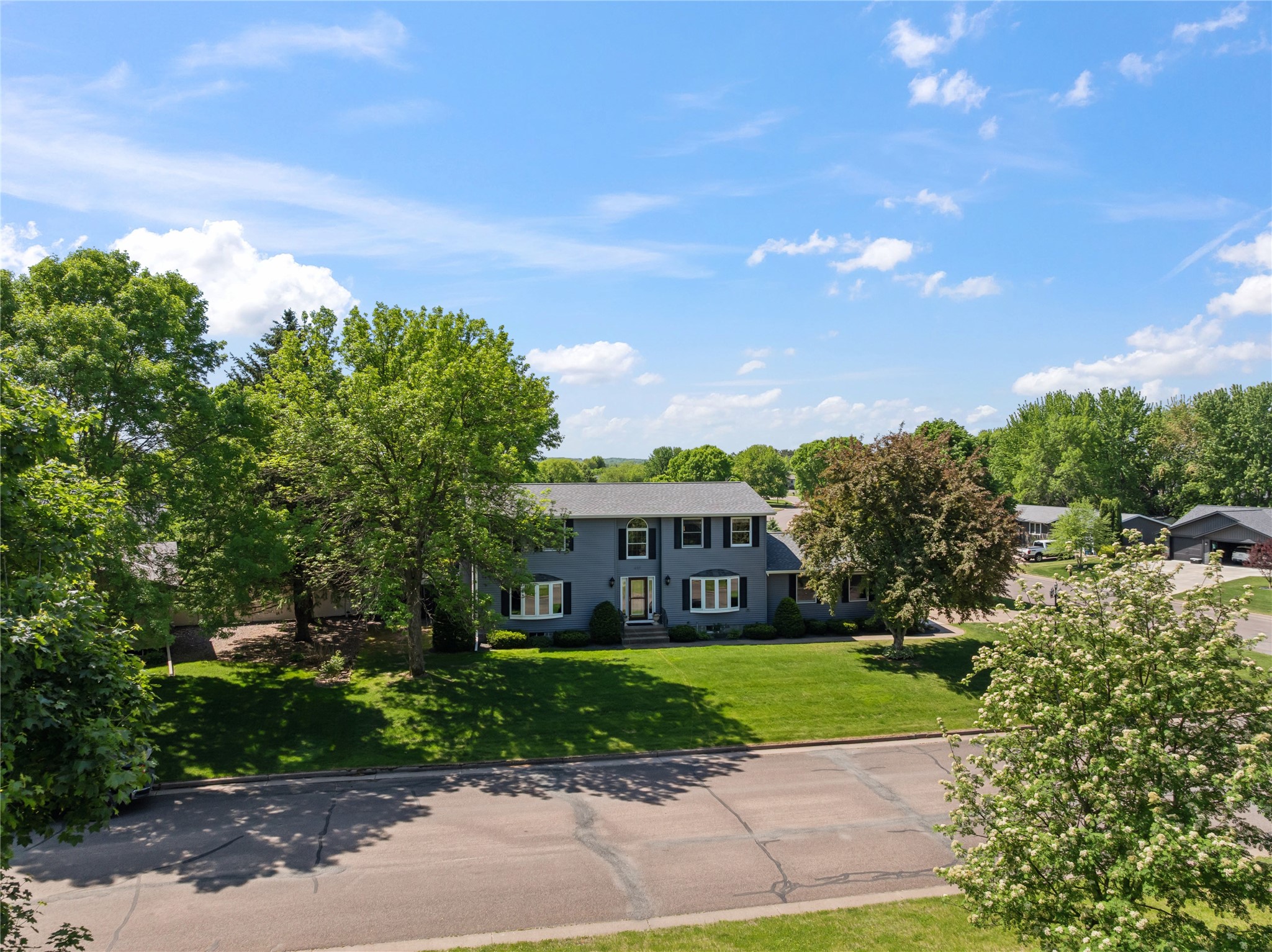 410 E John Street Property Photo 4
