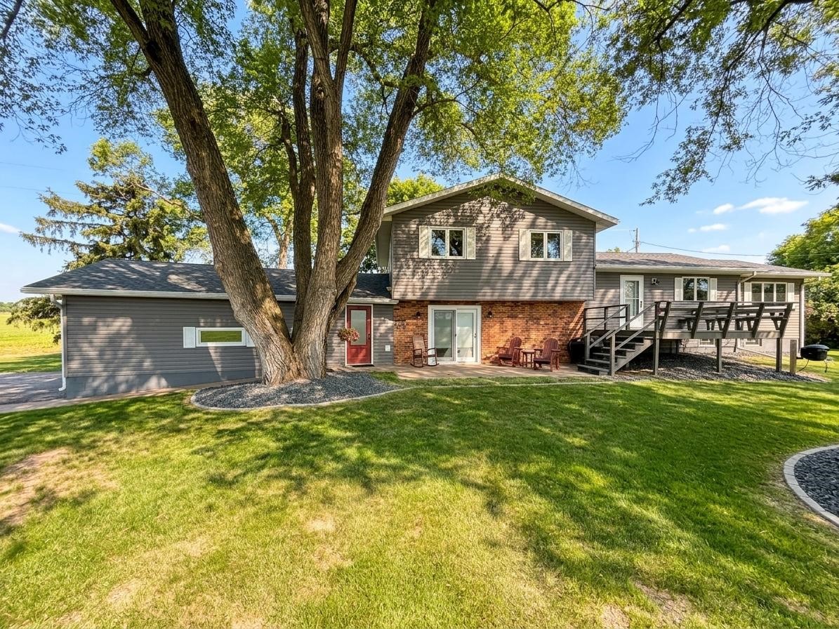1915 22 1/2 Avenue Property Photo 1