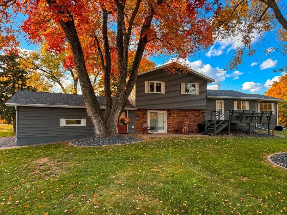 1915 22 1/2 Avenue Property Photo 1