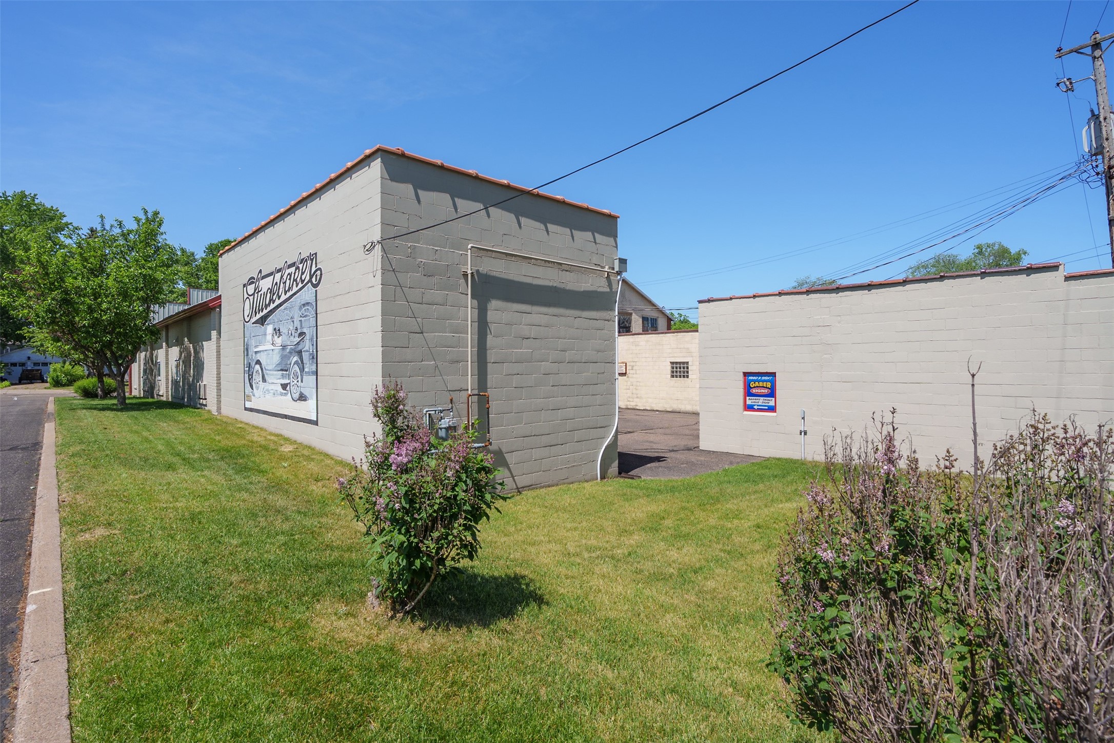 33 E Willow Street Property Photo 4
