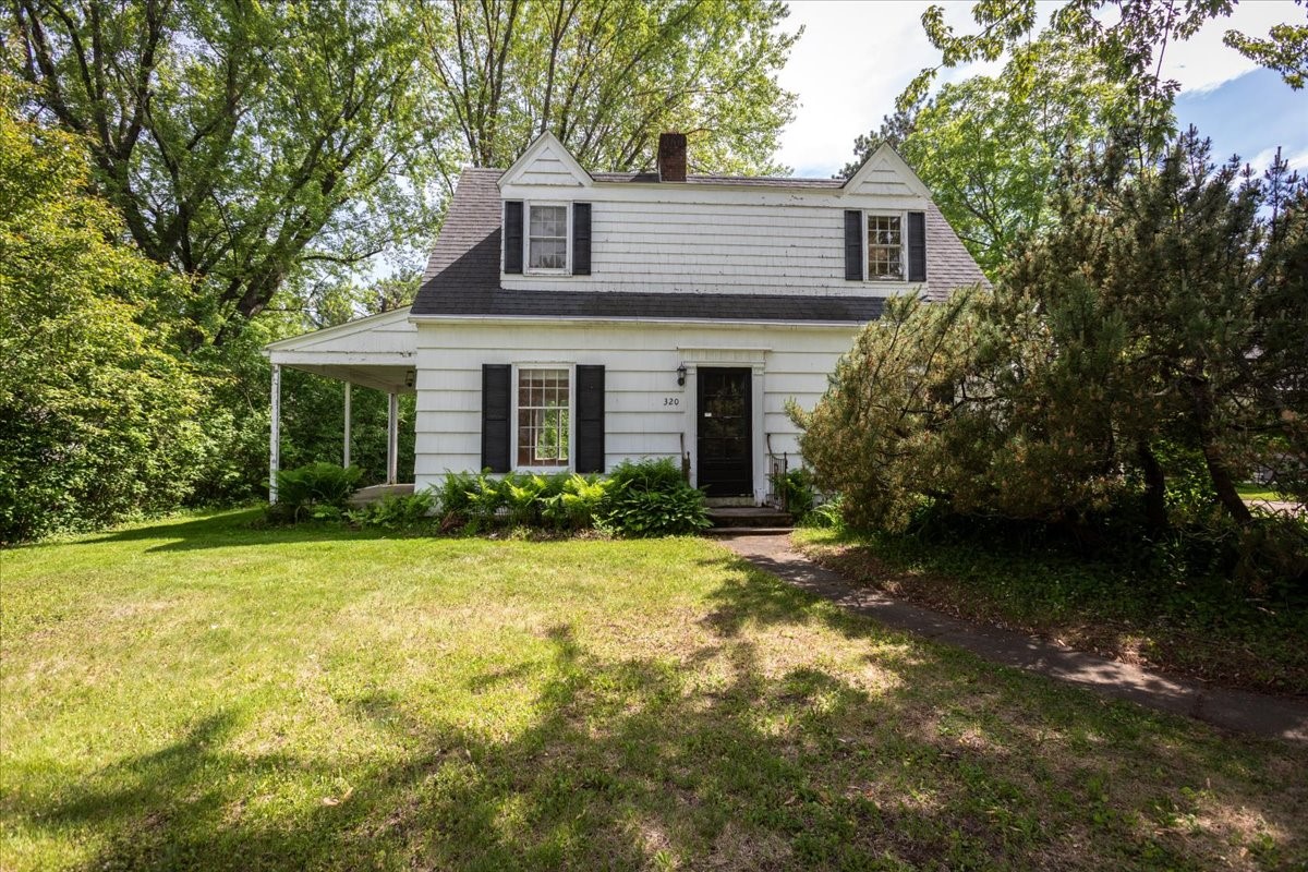 320 Elm Avenue W Property Photo 1