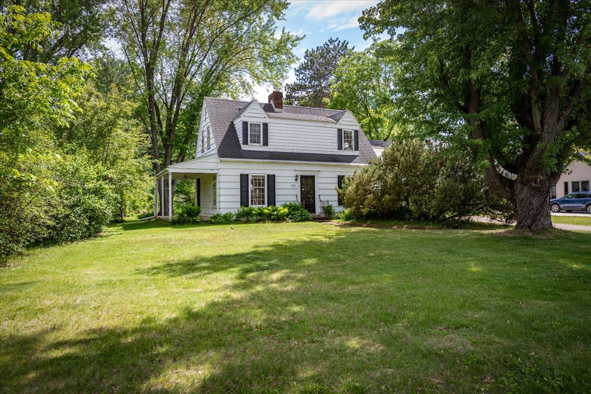 320 Elm Avenue W Property Photo 2