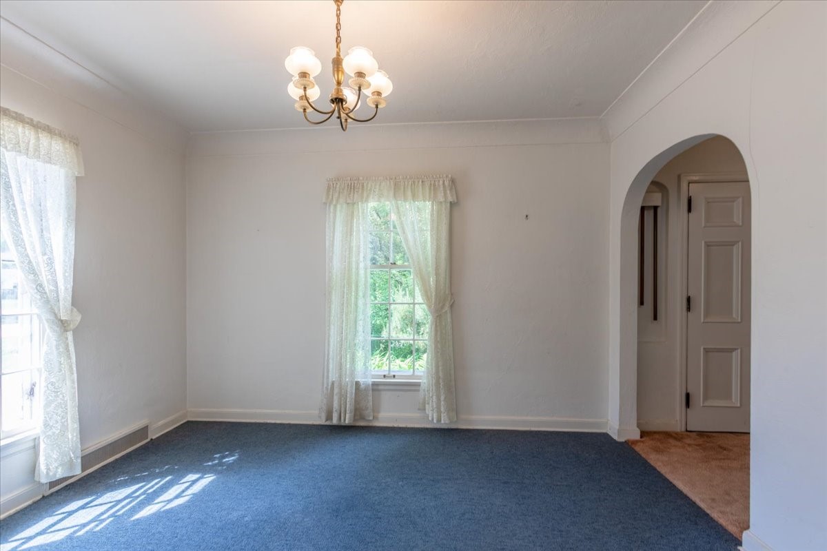 320 Elm Avenue W Property Photo 10