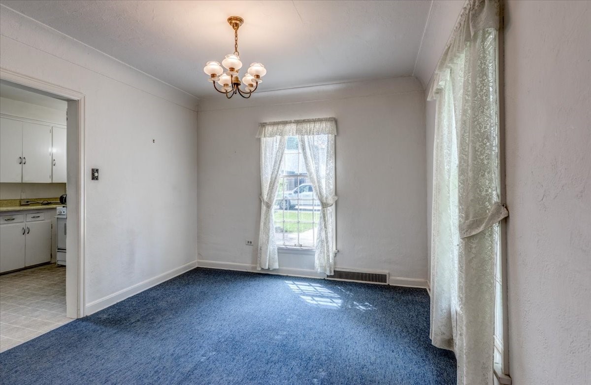 320 Elm Avenue W Property Photo 11