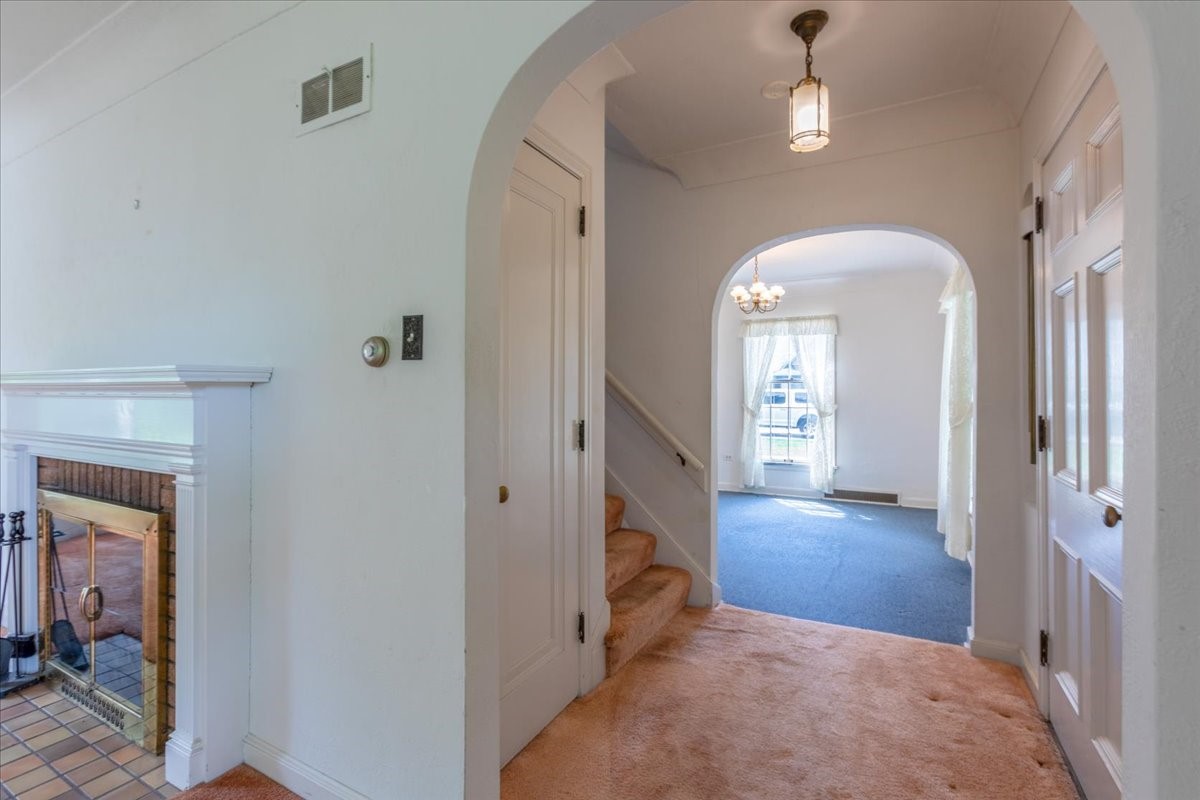 320 Elm Avenue W Property Photo 14