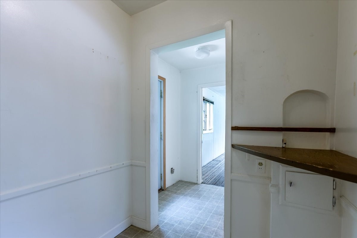 320 Elm Avenue W Property Photo 17