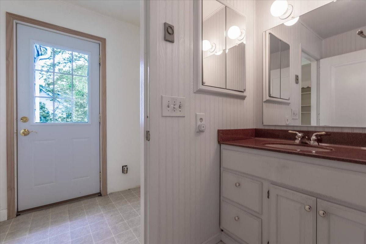 320 Elm Avenue W Property Photo 19