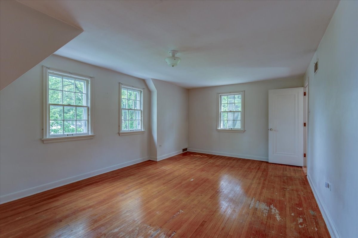 320 Elm Avenue W Property Photo 23