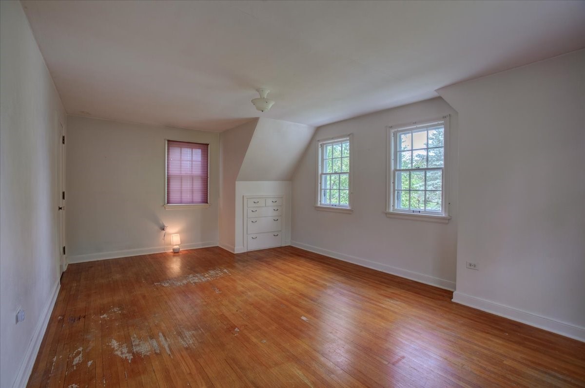320 Elm Avenue W Property Photo 25