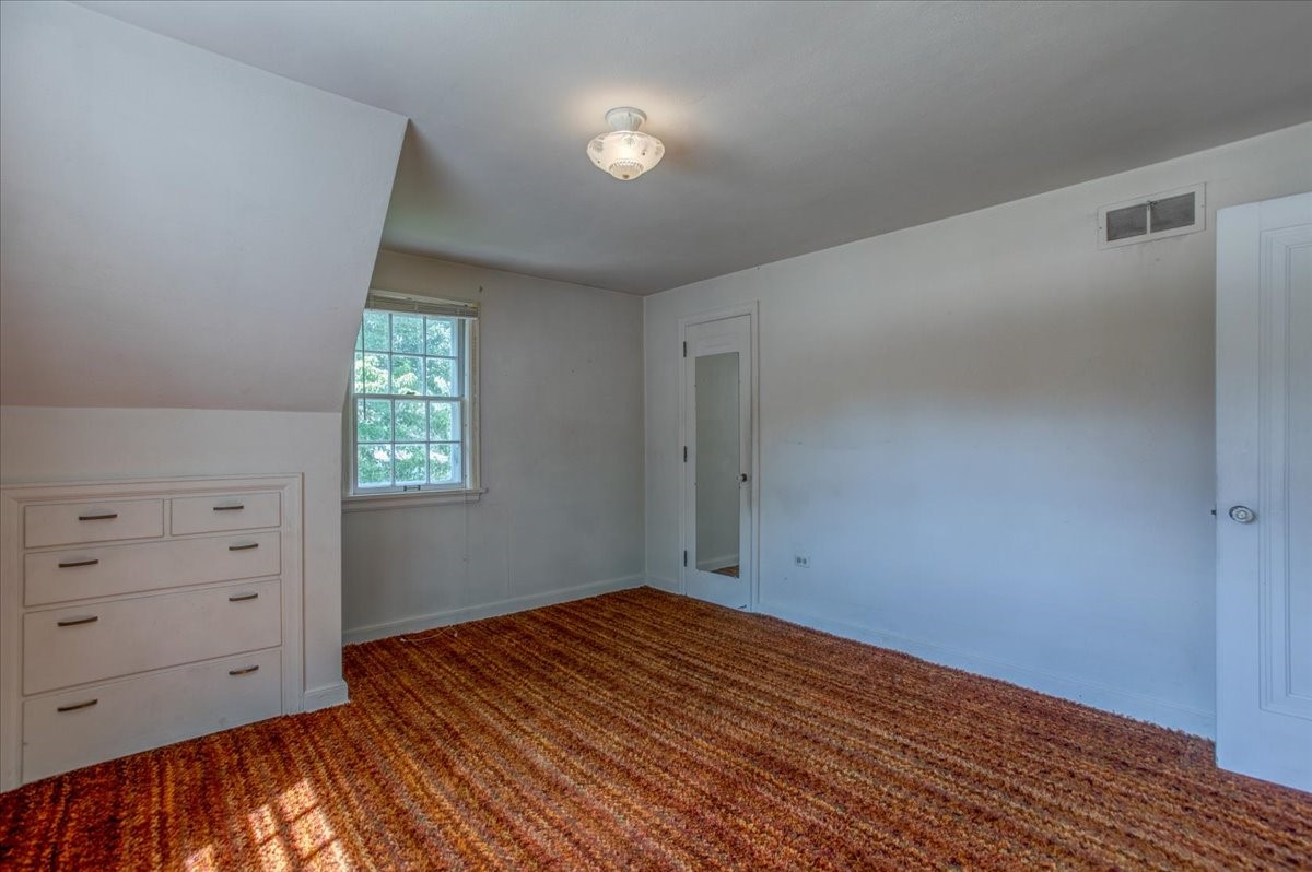 320 Elm Avenue W Property Photo 28