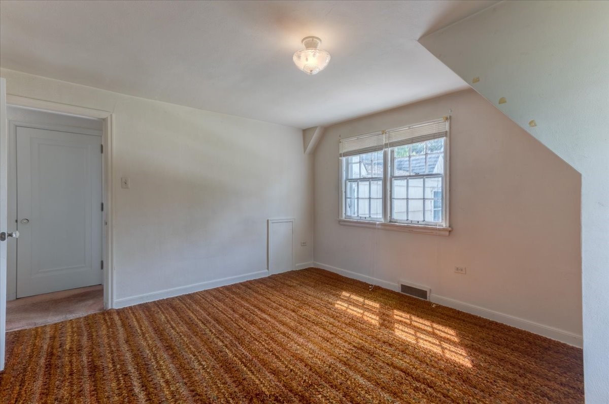 320 Elm Avenue W Property Photo 29