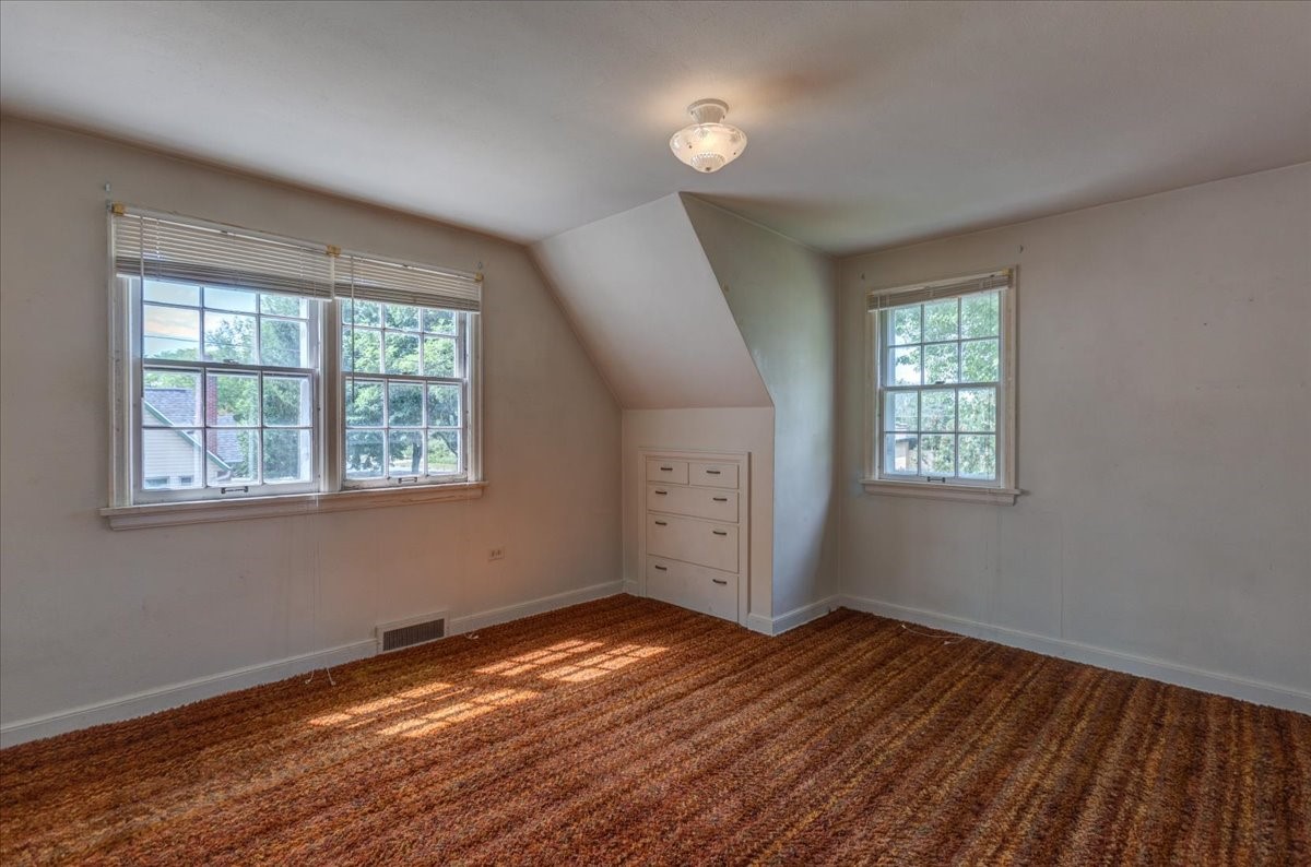 320 Elm Avenue W Property Photo 30