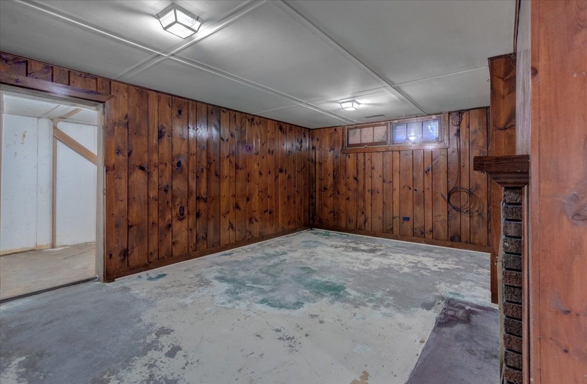 320 Elm Avenue W Property Photo 32