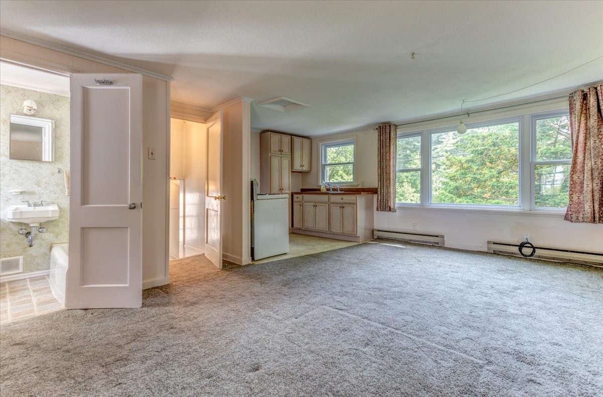320 Elm Avenue W Property Photo 38