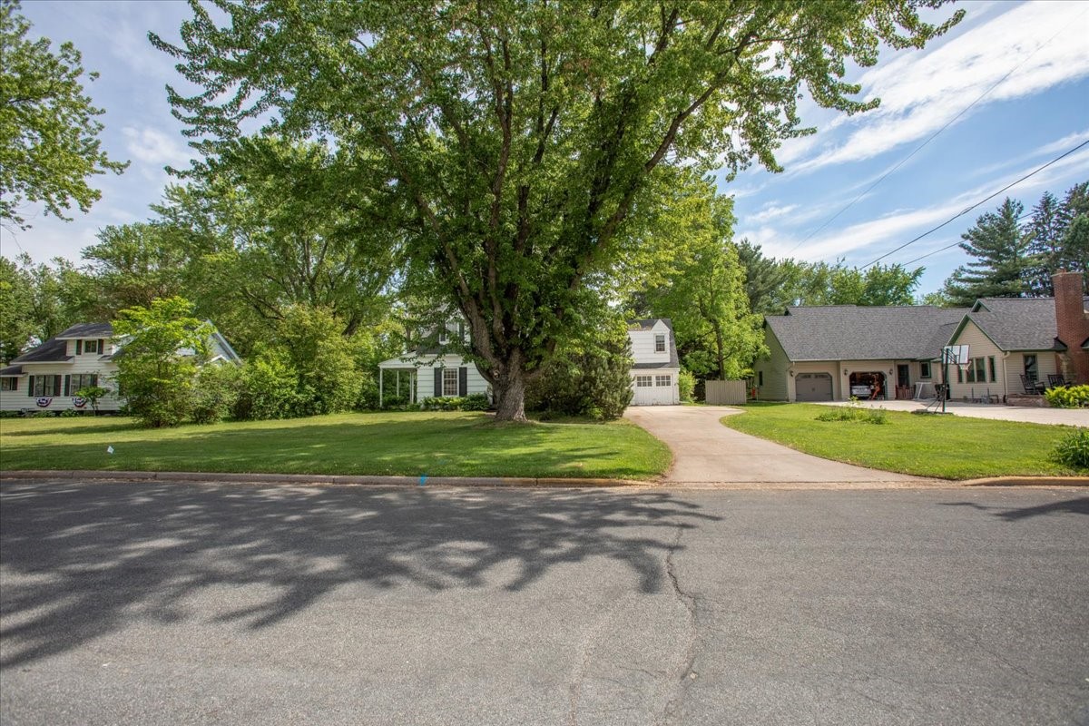 320 Elm Avenue W Property Photo 41