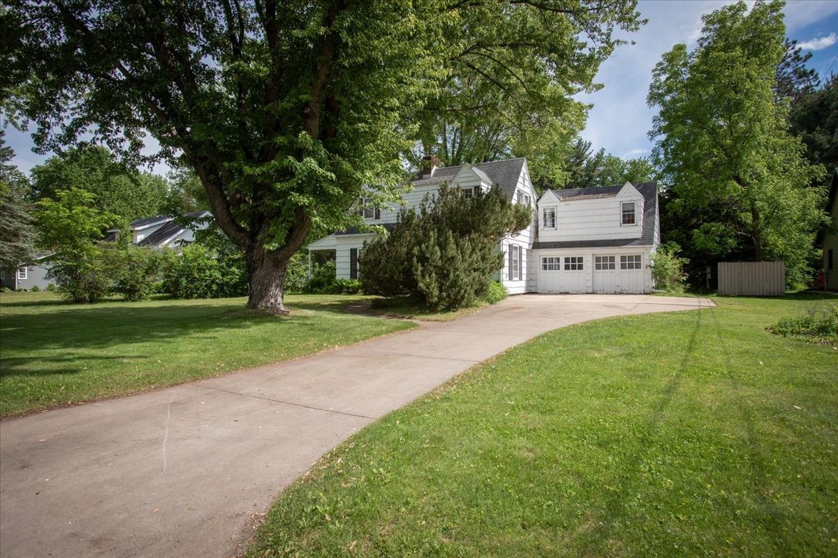 320 Elm Avenue W Property Photo 42