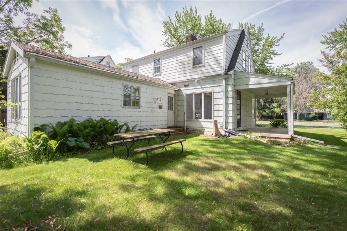 320 Elm Avenue W Property Photo 43