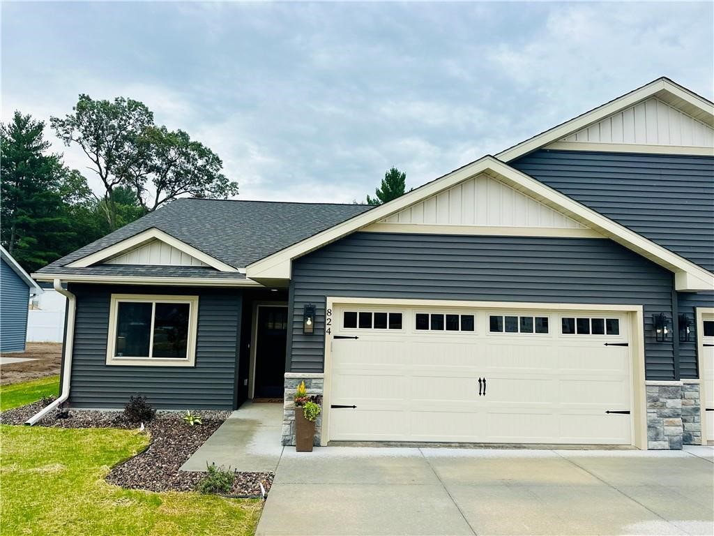 1825 Evergreen Terrace Property Photo 1