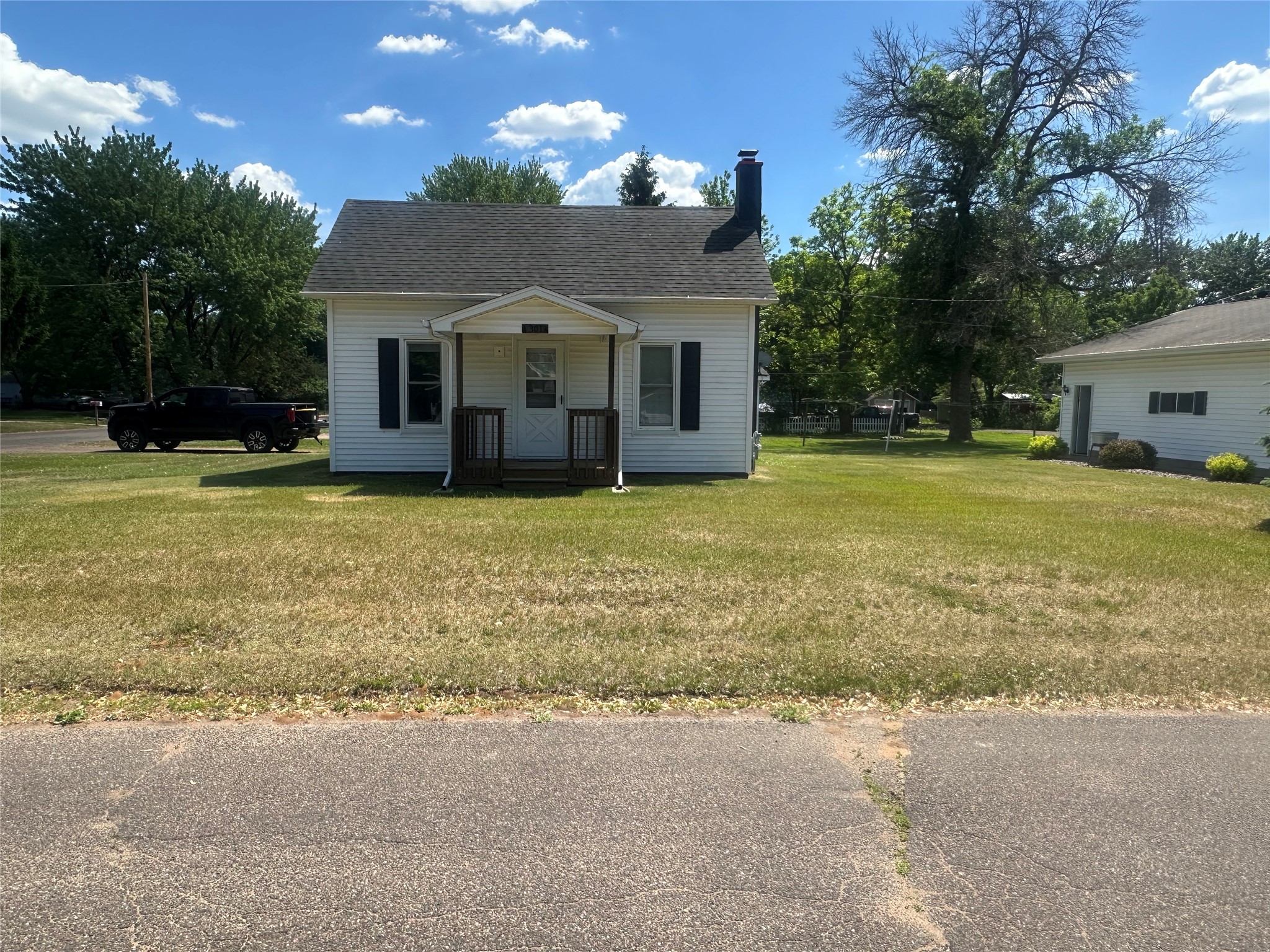 301 Cliff Street Property Photo 1
