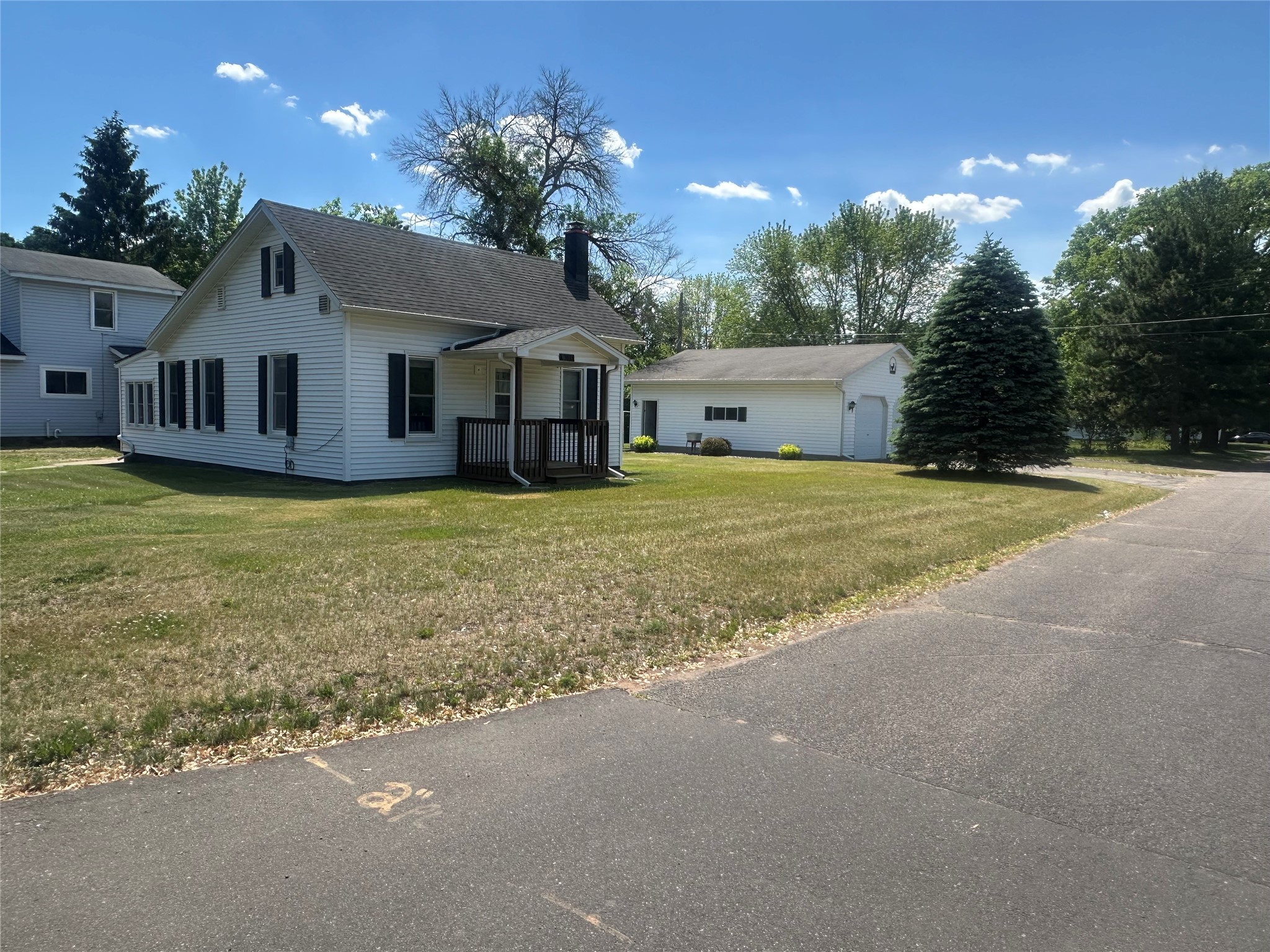301 Cliff Street Property Photo 2