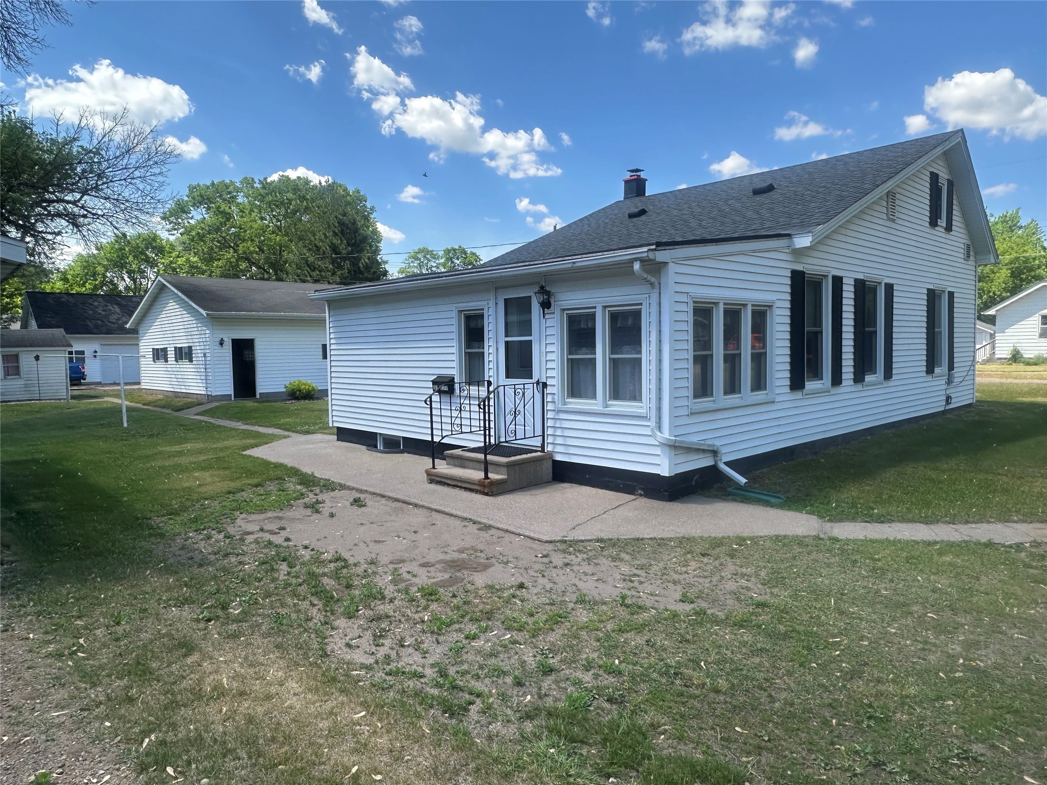 301 Cliff Street Property Photo 4