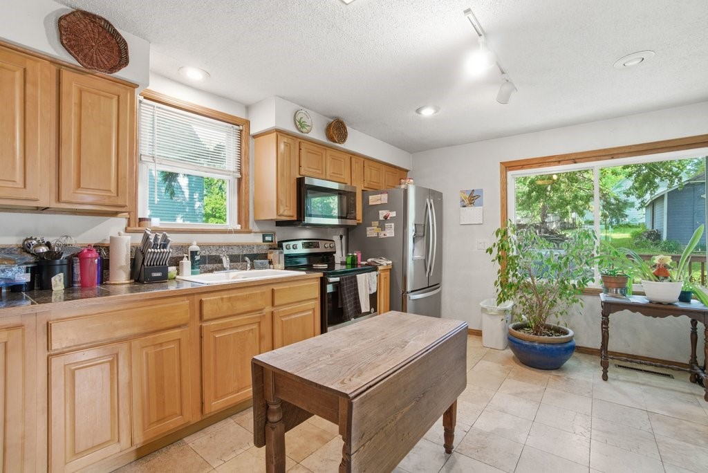 1102 14th Avenue E Property Photo 5