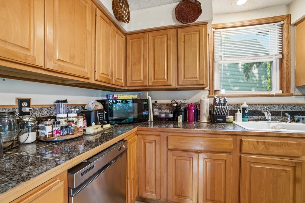 1102 14th Avenue E Property Photo 6